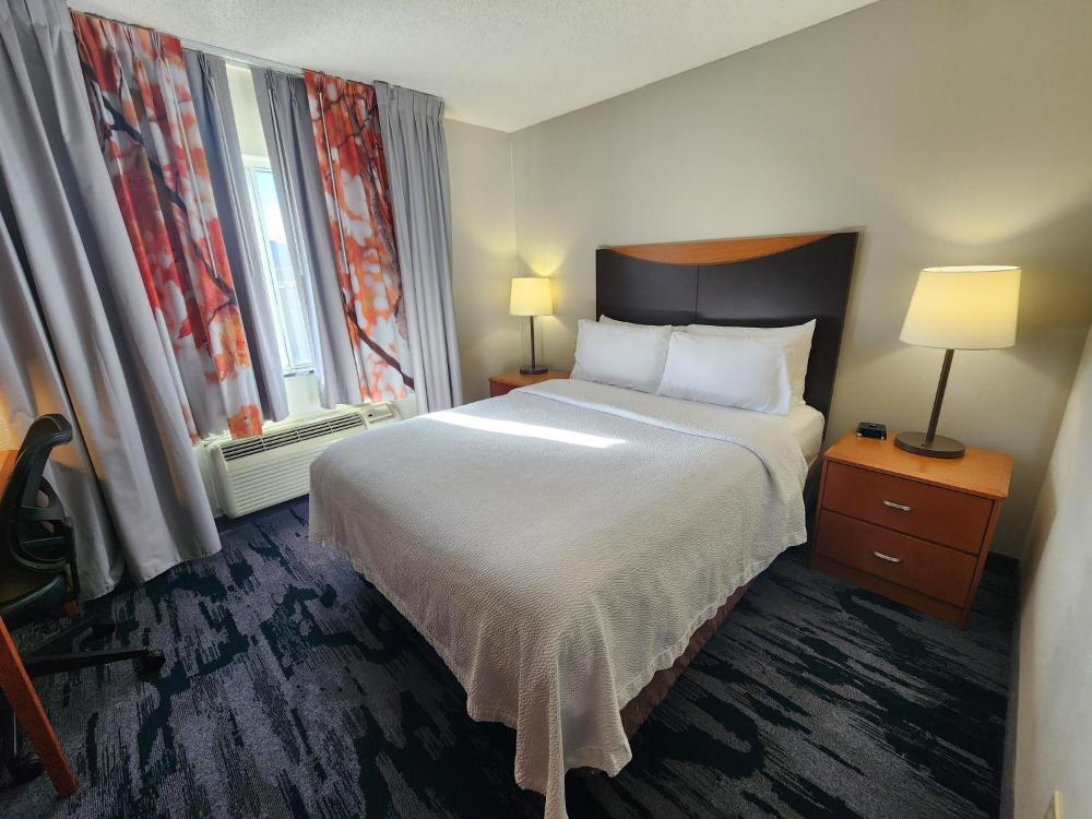 Queen Room interior